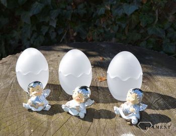 Piękna figurka aniołka trzymającego książkę w jajku wykonanym ze szkła . Wykonana z wysokiej jakości stali oraz pokryta warstwą srebra w technologii laminowania srebrem (4).JPG